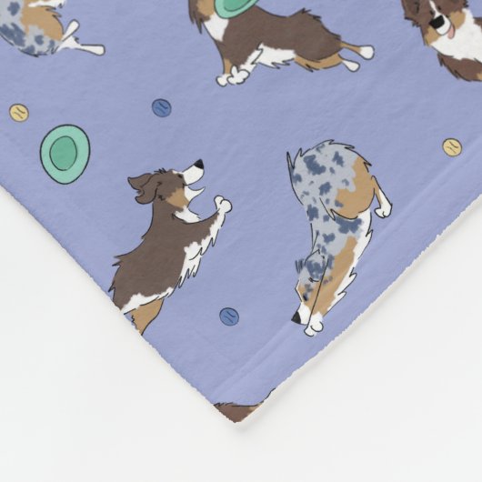 Australian Shepherd speelt leuke fleece deken (Hoek)