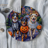 Australian Shepherd Trick-or-Treating met Hallowee Ronde Button 6,0 Cm (In situ)