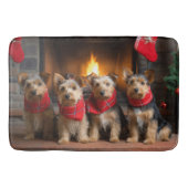 Australian Terrier bij de open haard Kerstmis Badmat (Voorkant)