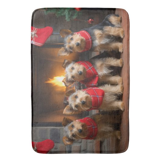 Australian Terrier bij de open haard Kerstmis Badmat (Voorkant Verticaal)