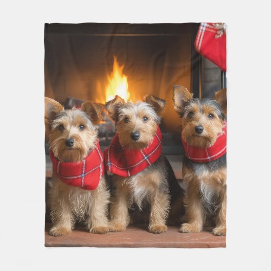 Australian Terrier bij de open haard Kerstmis Fleece Deken (Voorkant)