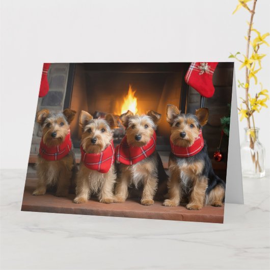 Australian Terrier bij de open haard Kerstmis Kaart (Gele Bloem)