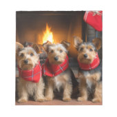 Australian Terrier bij de open haard Kerstmis Notitieblok (Voorkant)