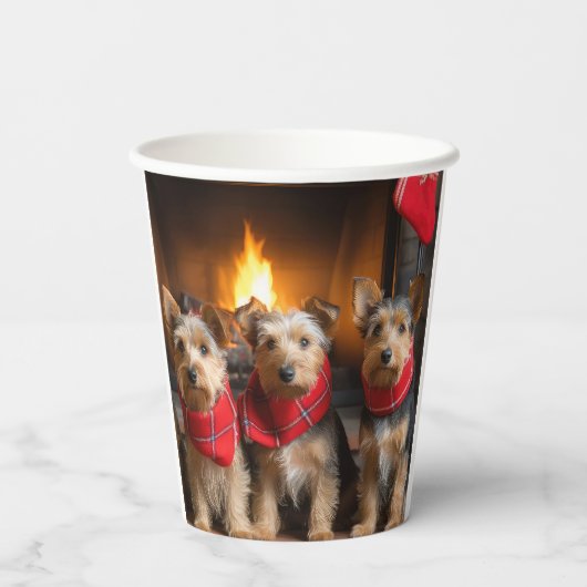 Australian Terrier bij de open haard Kerstmis Papieren Bekers (Achterkant)