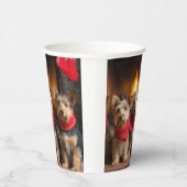 Australian Terrier bij de open haard Kerstmis Papieren Bekers (Rechts)