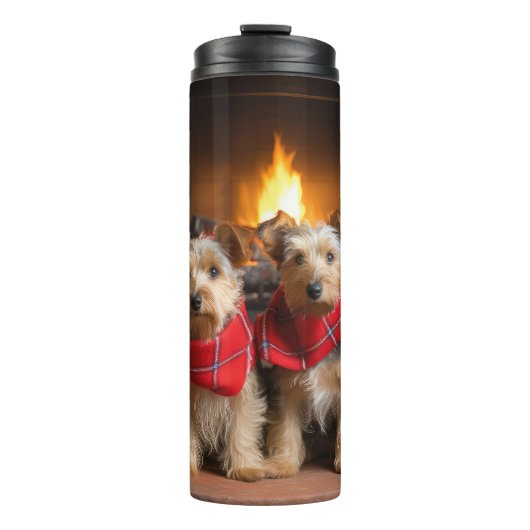 Australian Terrier bij de open haard Kerstmis Thermosbeker (Voorkant)
