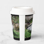 Australian Wood Duck in Tranquil Garden Papieren Bekers (Rechts)