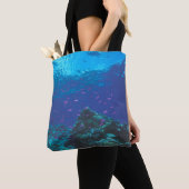 Australië, Groot Barrièrerif. Zwermende paarse Tote Bag (Dichtbij)