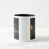 Australië, Sydney. De haven van Sydney 's nachts. Mok (Midden)