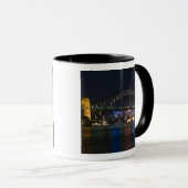 Australië, Sydney. Sydney haven 's nachts. Mok (Voorkant rechts)
