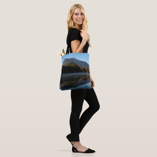 Australië Tasmania Mountain Reflections Lake Foto Tote Bag (Op model)