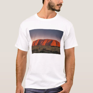 Australië, Uluru National Park. Uluru of T-shirt