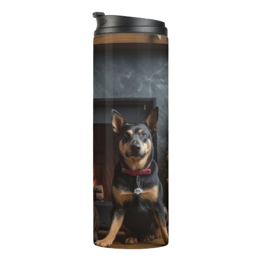 Australisch vee bij de open haard Kerstmis Thermosbeker (Geroteerd rechts)