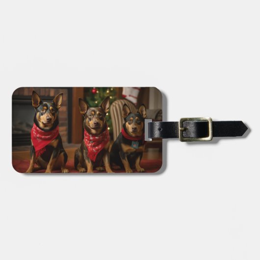 Australische Kelpie bij de open haard Kerstmis Bagagelabel (Voorkant horizontaal)