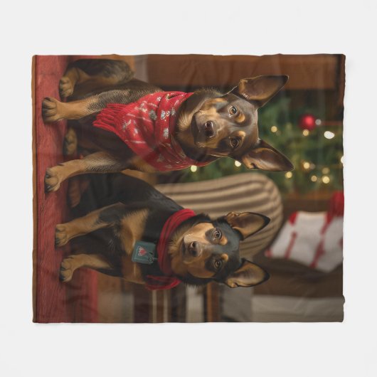 Australische Kelpie bij de open haard Kerstmis Fleece Deken (Voorkant (Horizontaal))