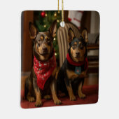 Australische Kelpie bij de open haard Kerstmis Keramisch Ornament (Rechts)