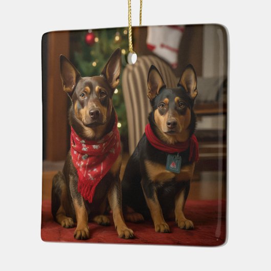 Australische Kelpie bij de open haard Kerstmis Keramisch Ornament (Links)