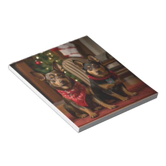 Australische Kelpie bij de open haard Kerstmis Notitieblok (Schuin)