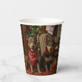 Australische Kelpie bij de open haard Kerstmis Papieren Bekers (Achterkant)