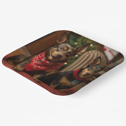 Australische Kelpie bij de open haard Kerstmis Papieren Bordje (Gebogen)