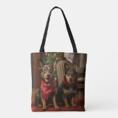 Australische Kelpie bij de open haard Kerstmis Tote Bag (Achterkant)