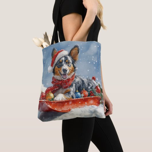 Australische Kelpie in Sledge Laat het Sneeuw Kers Tote Bag (Dichtbij)