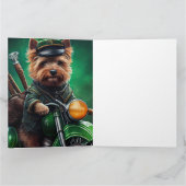 Australische Terriër rijdt op fiets St. Patrick's  Kaart (Binnen)