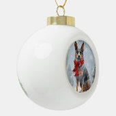 Australische vee Hond in Sneeuw Kerstmis Keramische Bal Ornament (Links)