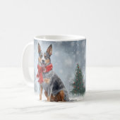Australische vee Hond in Sneeuw Kerstmis Koffiemok (Voorkant links)