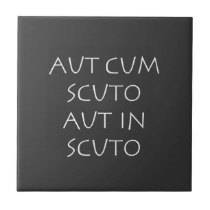Aut cum scuto aut scuto tegeltje