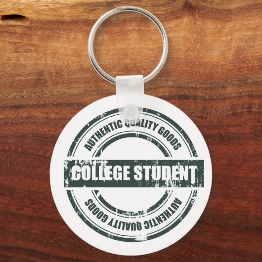 Authentic College Student Sleutelhanger (Voorkant)