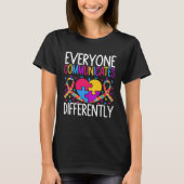 Autism Awareness Everyone Communicates Differentl T-shirt (Voorkant)
