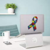 Autisme Awareness Ribbon Sticker (Laptop op bureau)