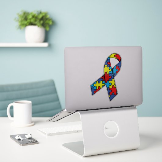Autisme Awareness Ribbon Sticker (Laptop op bureau)