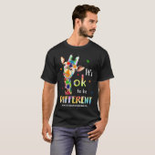 Autisme Bewustmakingsdier Het is oké om te worden T-shirt (Voorkant volledig)