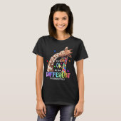 Autisme Bewustzijn Het Is Ok Om Anders Te Zijn Gir T-shirt (Voorkant volledig)