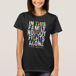 Autisme bewustzijn puzzel In deze familie vecht ni T-shirt