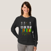 Autisme-bewustzijnskelet Het is oké om anders te z T-shirt (Voorkant volledig)