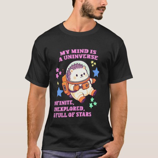 Autisme Trots Egel Astronaut- Chibi Egel in T-shirt (Voorkant)