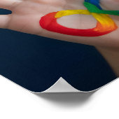 Autistische kinderhand met regenboog-oneindigheids poster (Hoek)