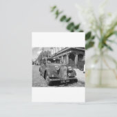 auto buiten de Engelse pub Briefkaart (Staand voorkant)