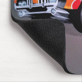 Auto die door de muur kruipt muismat (Hoek)