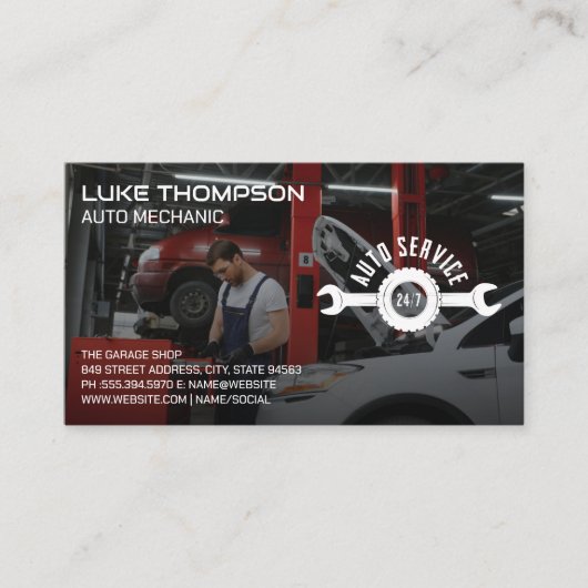 Auto Mechanic Werken aan Auto Motor in Garage Visitekaartje (Voorkant)