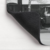 Auto met kerstboom vastgebonden op de kap muismat (Hoek)