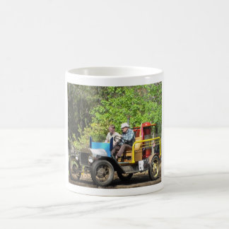 auto op houtgas koffiemok