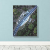 auto op weg in bos canvas afdruk (Insitu (Houten vloer))