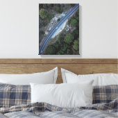 auto op weg in bos canvas afdruk (Insitu (Slaapkamer))