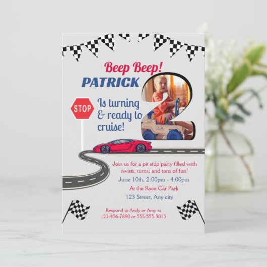 Auto-thema 2e verjaardag uitnodiging voor jongen (Staand voorkant)