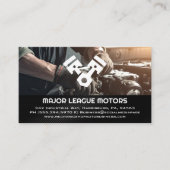 Automonteur werkt aan kapotte motor visitekaartje (Voorkant)