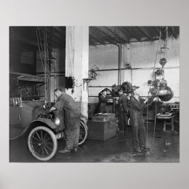 Autoreparatiewerkplaats, 1919. Oude foto Poster